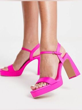 Steve Madden Lessa Platform Sandal in Pink Satin- Night out- Size 7